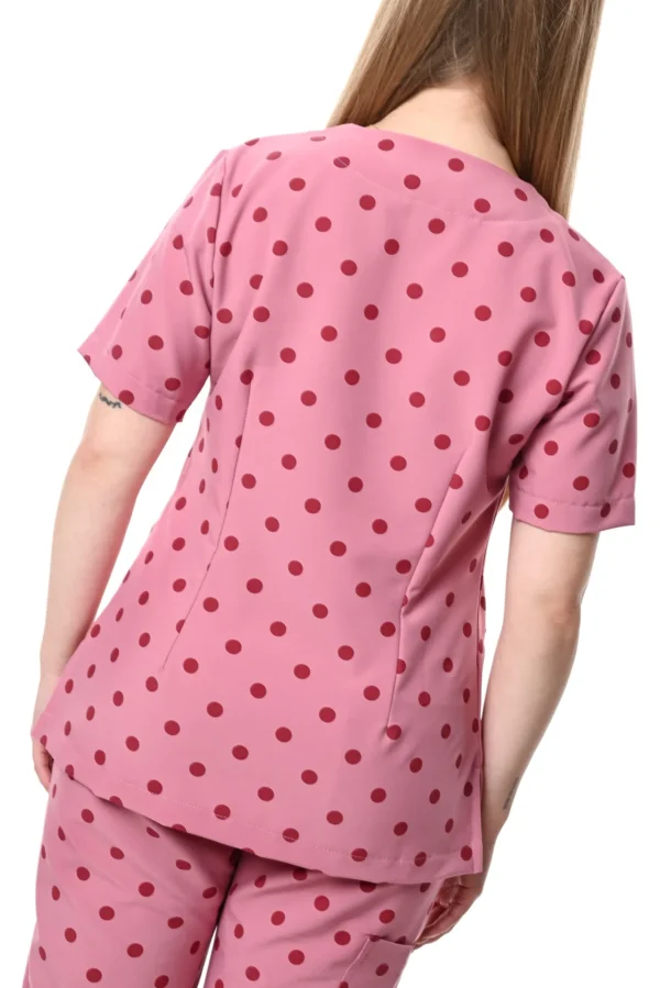 yescrubs-polskie-scrubsy-medyczne-damskie-odziez-medyczna-uniform-Hibiskus-rozowy-bordowe-kropki (8) Damska koszulka medyczna Hibiskus